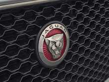 Jaguar F-PACE D240 Portfolio 