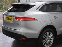 Jaguar F-PACE D240 Portfolio 