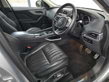 Jaguar F-PACE D240 Portfolio 