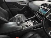 Jaguar F-PACE D240 Portfolio 