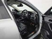Jaguar F-PACE D240 Portfolio 