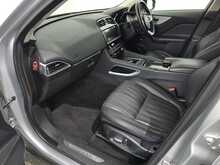 Jaguar F-PACE D240 Portfolio 