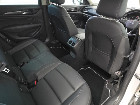 1.6 Turbo D ecoTEC BlueInjection Elite Nav Sports Tourer 5dr Diesel Manual Euro 6 (s/s) (110 ps)