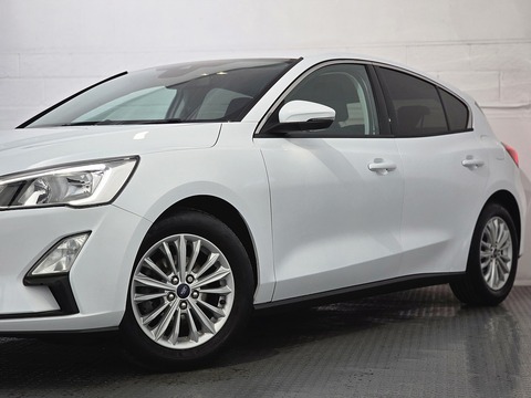 1.0T EcoBoost Titanium Hatchback 5dr Petrol Manual Euro 6 (s/s) (125 ps)