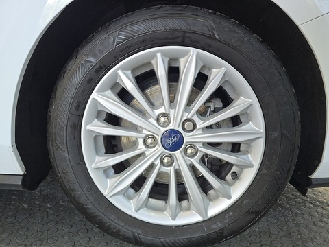 1.0T EcoBoost Titanium Hatchback 5dr Petrol Manual Euro 6 (s/s) (125 ps)