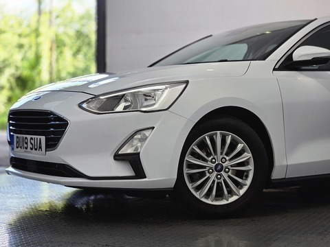 1.0T EcoBoost Titanium Hatchback 5dr Petrol Manual Euro 6 (s/s) (125 ps)