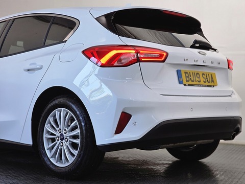1.0T EcoBoost Titanium Hatchback 5dr Petrol Manual Euro 6 (s/s) (125 ps)