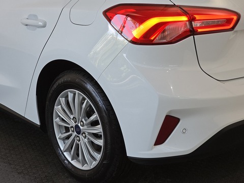 1.0T EcoBoost Titanium Hatchback 5dr Petrol Manual Euro 6 (s/s) (125 ps)