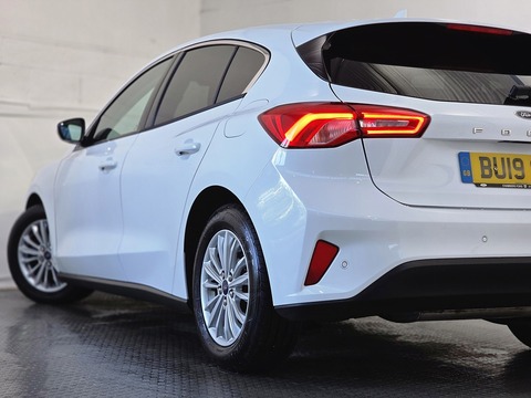 1.0T EcoBoost Titanium Hatchback 5dr Petrol Manual Euro 6 (s/s) (125 ps)