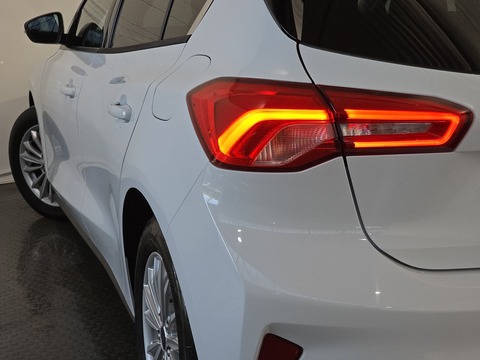 1.0T EcoBoost Titanium Hatchback 5dr Petrol Manual Euro 6 (s/s) (125 ps)