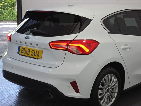 1.0T EcoBoost Titanium Hatchback 5dr Petrol Manual Euro 6 (s/s) (125 ps)