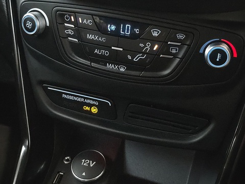 1.6 Titanium MPV 5dr Petrol Powershift Euro 5 (105 ps)