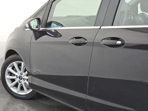 1.6 Titanium MPV 5dr Petrol Powershift Euro 5 (105 ps)