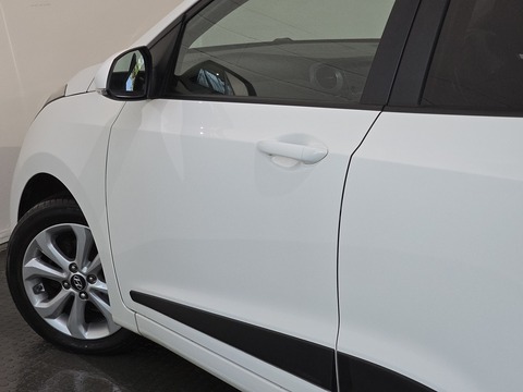 1.2 Premium SE Hatchback 5dr Petrol Manual Euro 6 (87 ps)