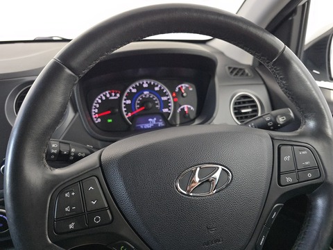 1.2 Premium SE Hatchback 5dr Petrol Manual Euro 6 (87 ps)