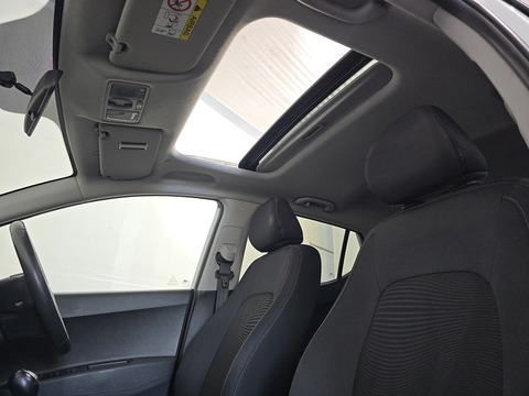 1.2 Premium SE Hatchback 5dr Petrol Manual Euro 6 (87 ps)