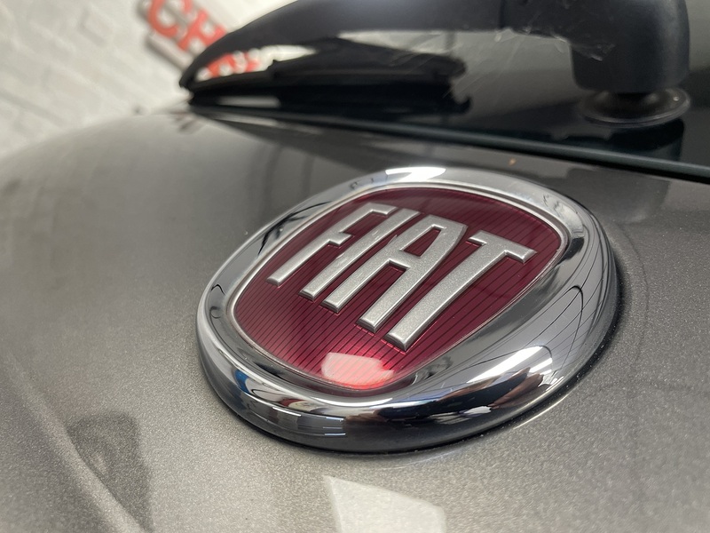 Fiat 500 MHEV RED - U75689