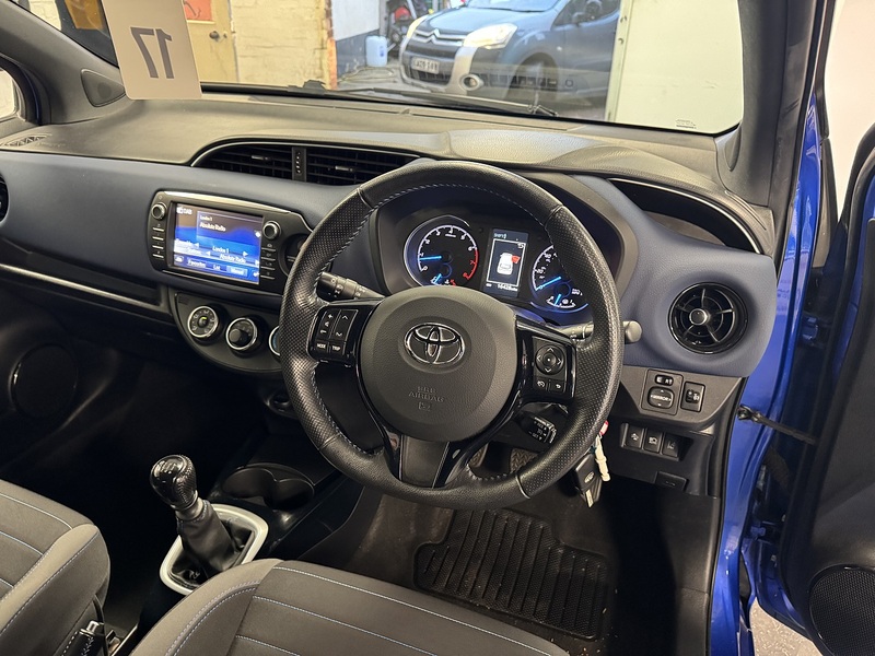 Toyota Yaris VVT-i Blue Bi-Tone - U75719