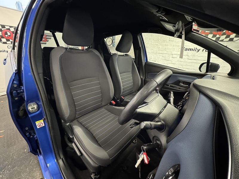 Toyota Yaris VVT-i Blue Bi-Tone - U75719