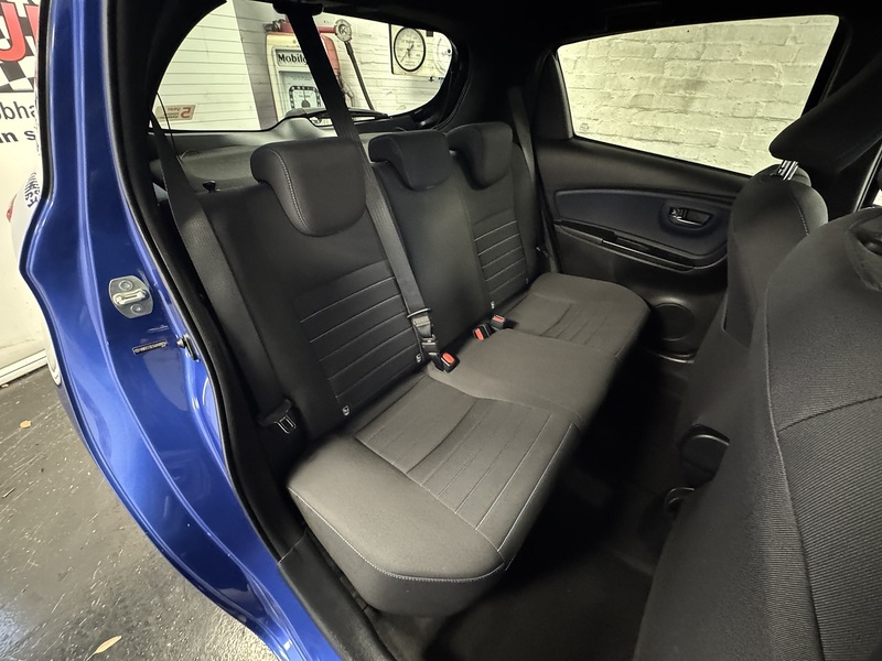 Toyota Yaris VVT-i Blue Bi-Tone - U75719