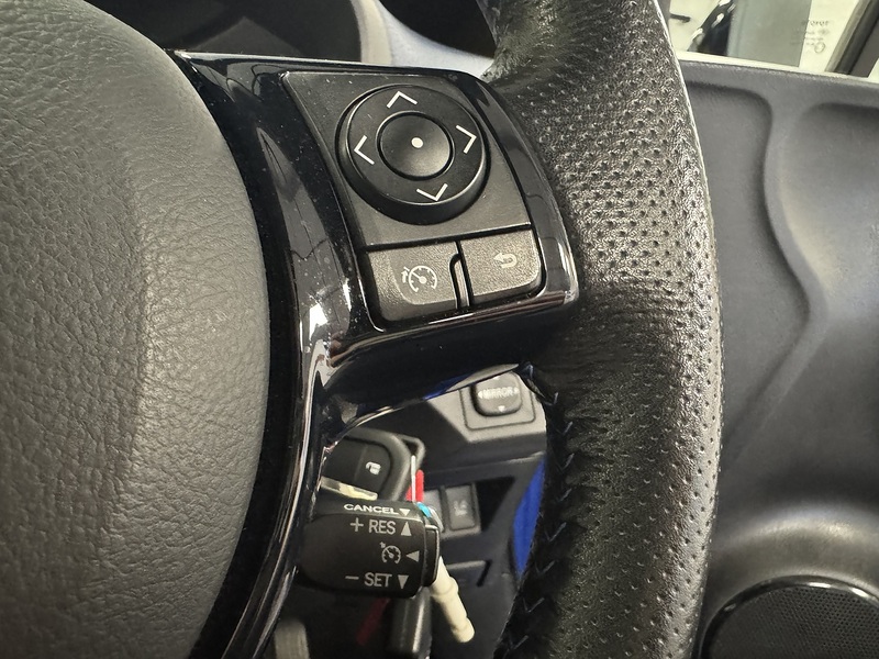 Toyota Yaris VVT-i Blue Bi-Tone - U75719