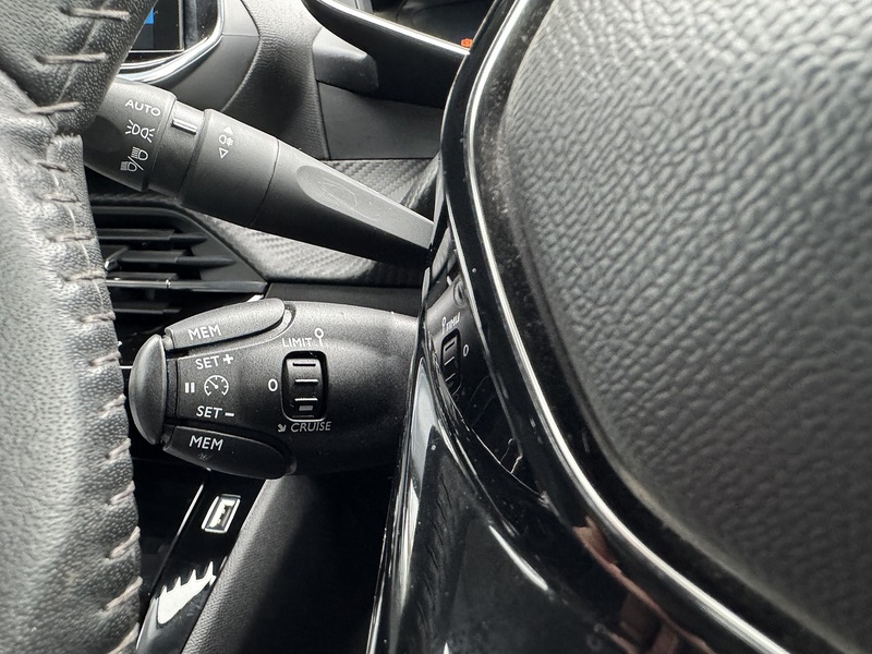 Peugeot 208 PureTech Allure Premium - U75726