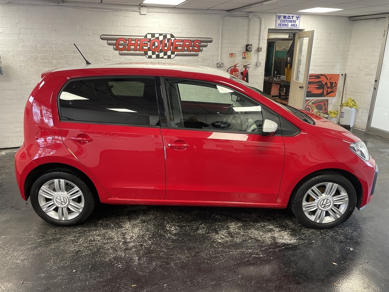 Volkswagen up! High up! - U75762