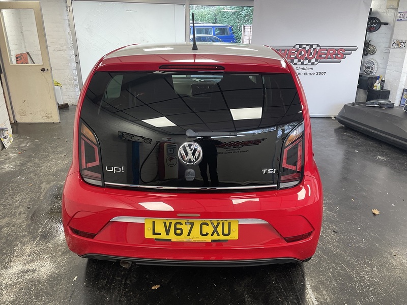 Volkswagen up! High up! - U75762