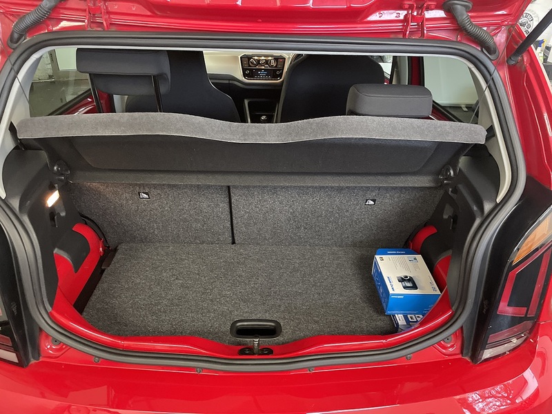 Volkswagen up! High up! - U75762