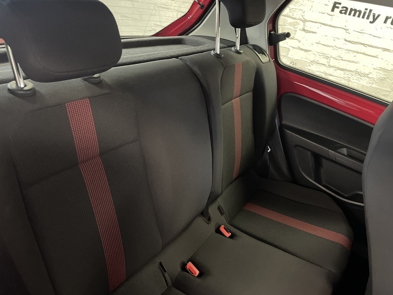 Volkswagen up! High up! - U75762