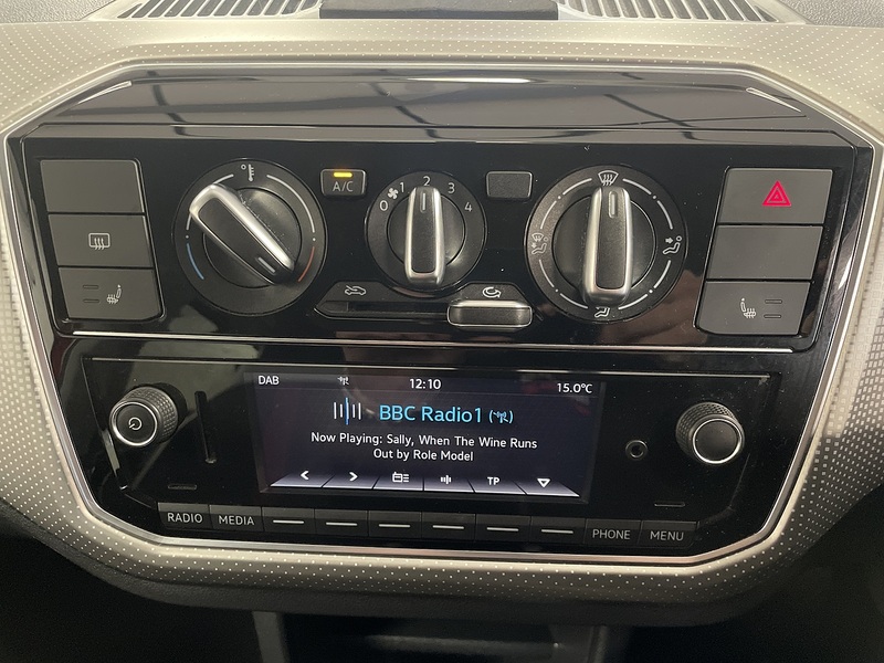 Volkswagen up! High up! - U75762