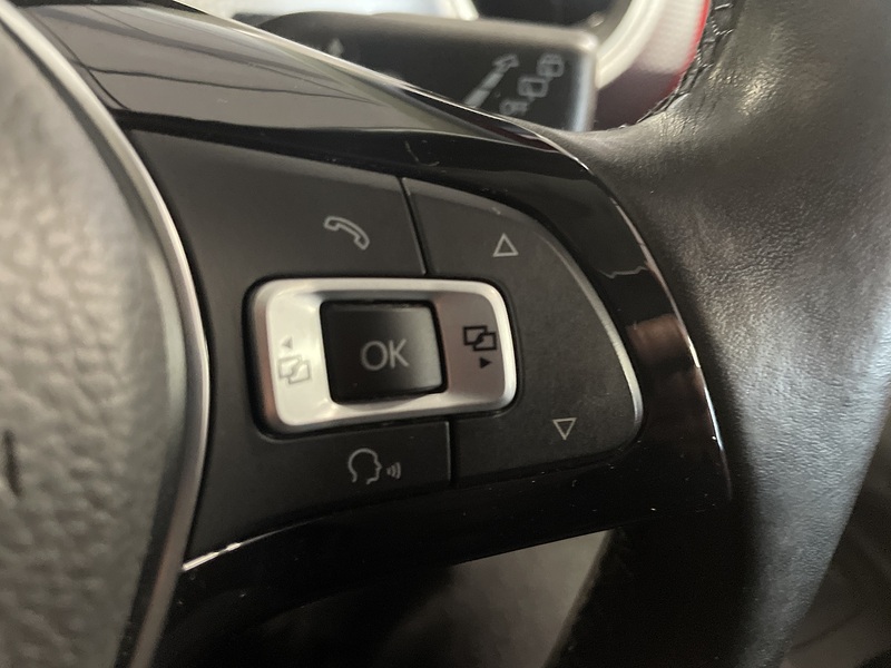 Volkswagen up! High up! - U75762