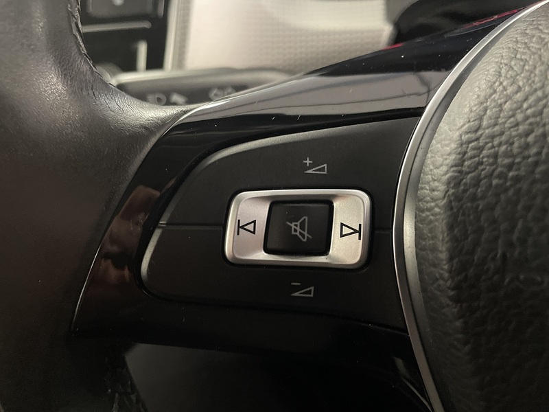 Volkswagen up! High up! - U75762