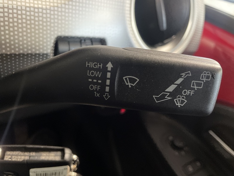 Volkswagen up! High up! - U75762