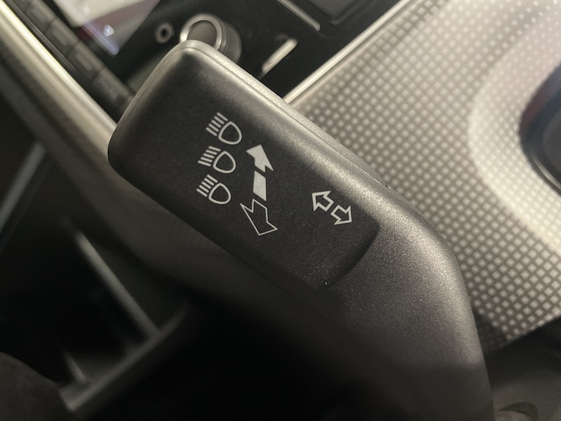 Volkswagen up! High up! - U75762