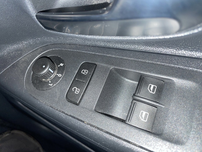 Volkswagen up! High up! - U75762