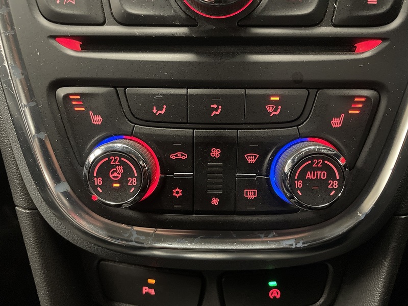 Vauxhall Mokka i SE - U75776