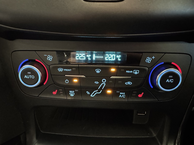 Ford Focus T EcoBoost Titanium X - U75833