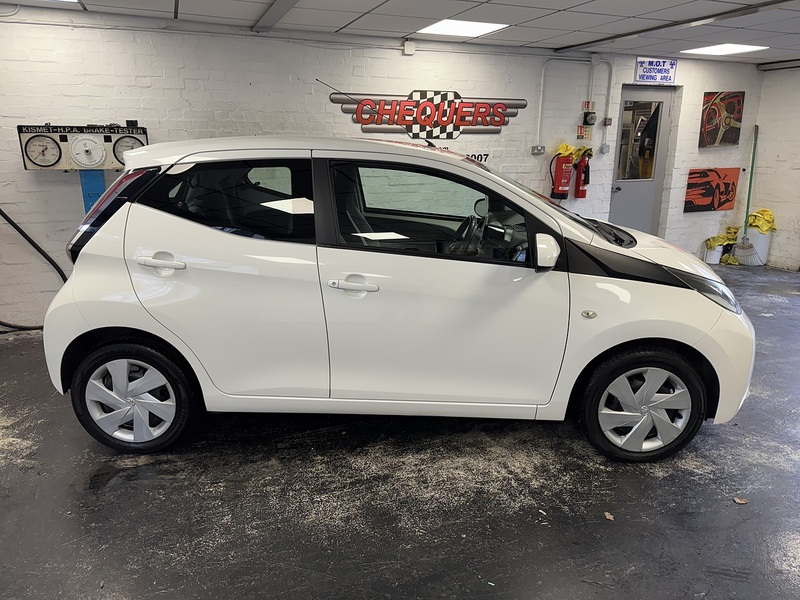 Toyota AYGO VVT-i x-play - U75851