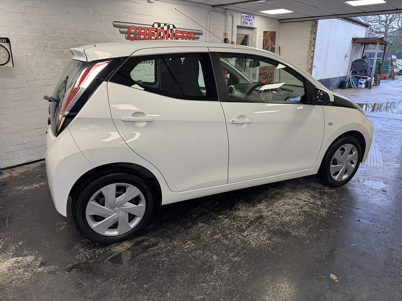 Toyota AYGO VVT-i x-play - U75851