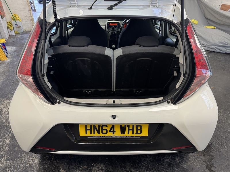 Toyota AYGO VVT-i x-play - U75851