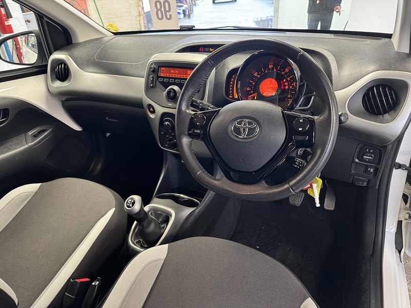 Toyota AYGO VVT-i x-play - U75851