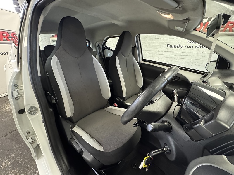 Toyota AYGO VVT-i x-play - U75851