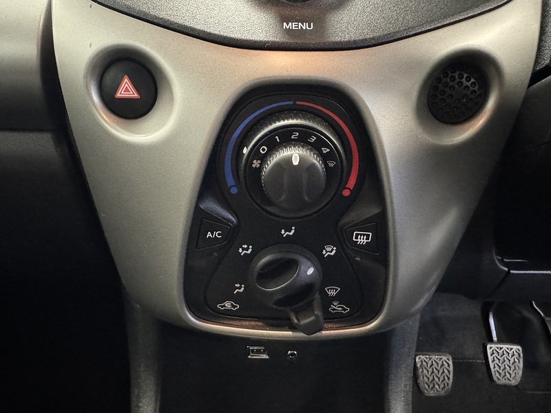 Toyota AYGO VVT-i x-play - U75851