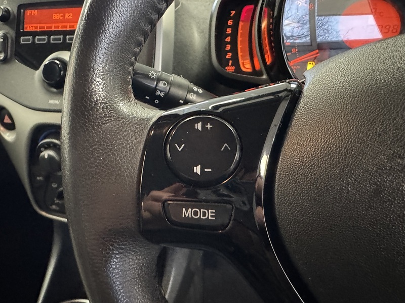 Toyota AYGO VVT-i x-play - U75851