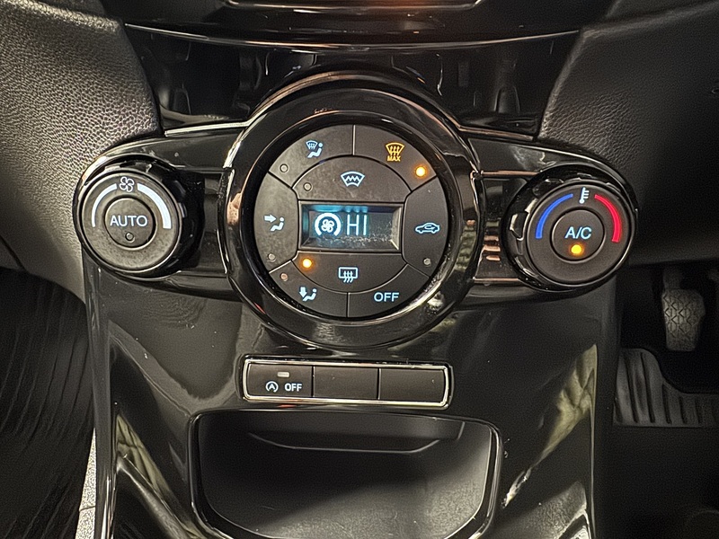 Ford Fiesta T EcoBoost Titanium - U75886