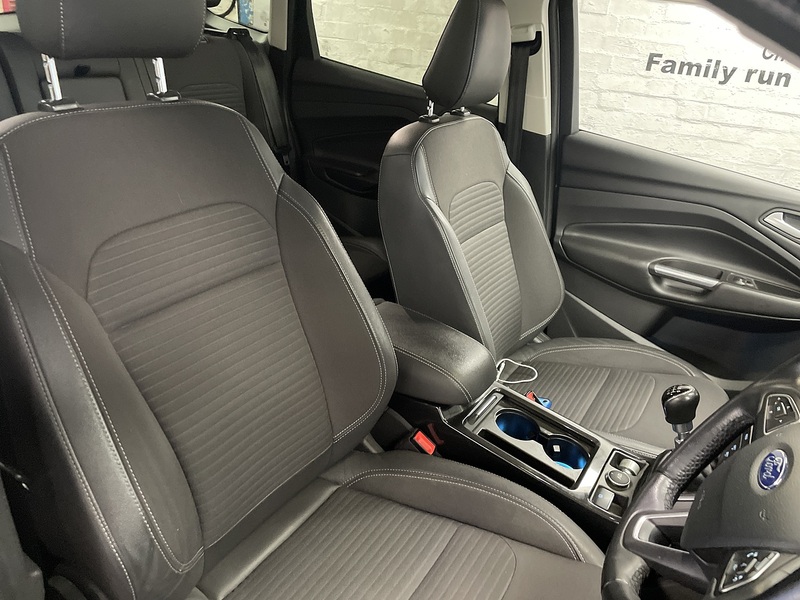 Ford Kuga T EcoBoost Titanium - U75887