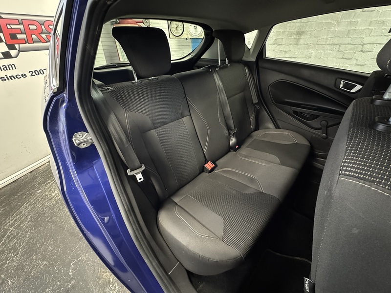 Ford Fiesta Titanium - U75939