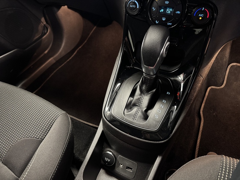 Ford Fiesta Titanium - U75939