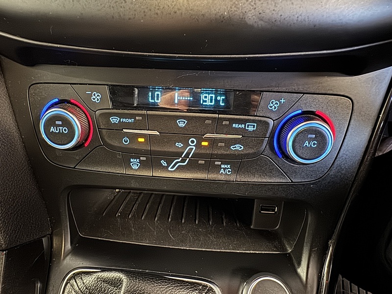 Ford Focus T EcoBoost Titanium - U75957